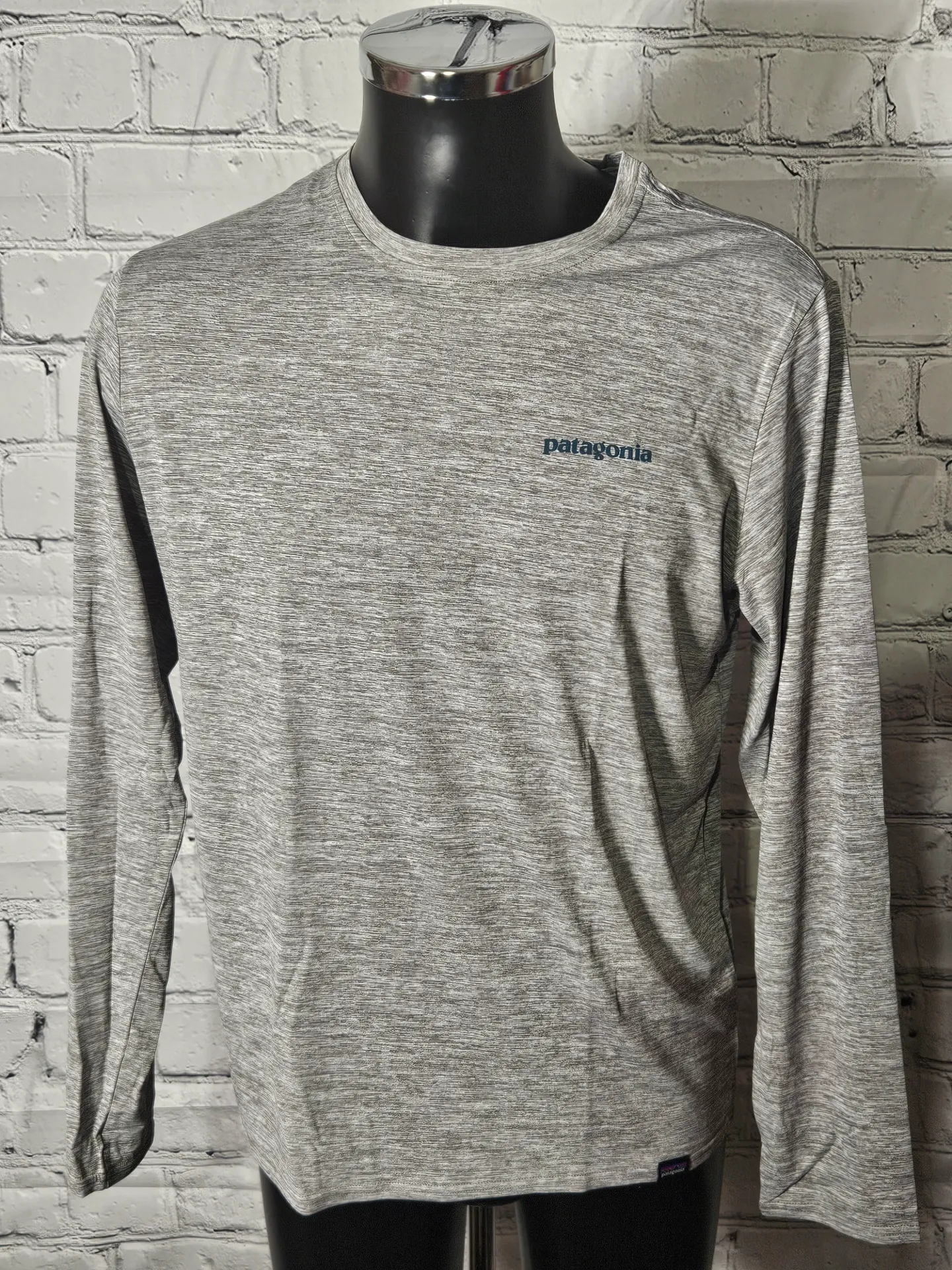 Patagonia – Men’s Long-Sleeve Capilene Cool Daily Graphic Shirt